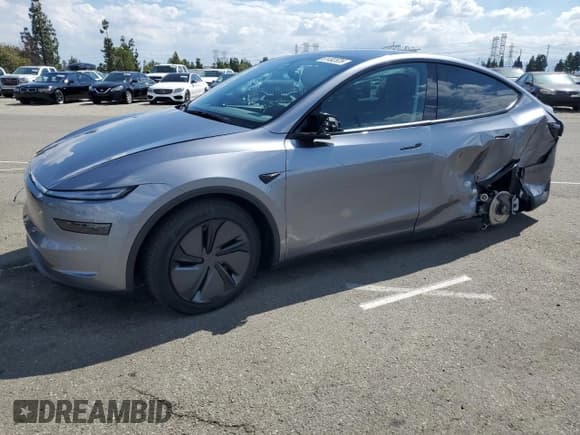 ✅ 2026 Tesla Model Y Long Range • VIN: 7SAYGDED8TF427808 • Lot: 81492525. Listed on Copart with 1,637 mi. Free auction sales archive from the USA and detailed vehicle history report at DreamBid. Image 1.