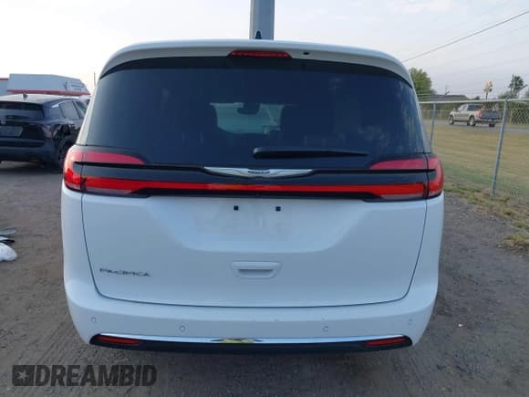 ✅ 2025 Chrysler Pacifica Select • VIN: 2C4RC1BG2SR601210 • Lot: 43724554. Wystawiony na IAAI z przebiegiem 1 695 mil. Bezpłatny archiwum sprzedaży aukcyjnych z USA i szczegółowy raport historii pojazdu na DreamBid. Zdjęcie 16.