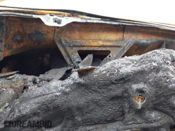 ✅ 1988 Ford F-250 • VIN: 1FTHF26G7JPA77250 • Lot: 43808669. Wystawiony na IAAI z przebiegiem Nie podano. Bezpłatny archiwum sprzedaży aukcyjnych z USA i szczegółowy raport historii pojazdu na DreamBid. Zdjęcie 7.