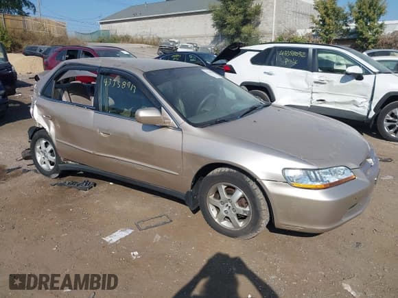 ✅ 2000 Honda Accord SE • VIN: 1HGCG5677YA064005 • Lot: 43358913. Listed on IAAI with 152,521 mi. Free auction sales archive from the USA and detailed vehicle history report at DreamBid. Image 1.
