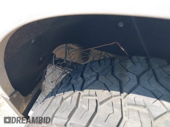 ✅ 2019 Chevrolet Silverado 1500 LT • VIN: 1GCUYDED2KZ108132 • Lot: 43271293. Wystawiony na IAAI z przebiegiem 90 381 mil. Bezpłatny archiwum sprzedaży aukcyjnych z USA i szczegółowy raport historii pojazdu na DreamBid. Zdjęcie 22.