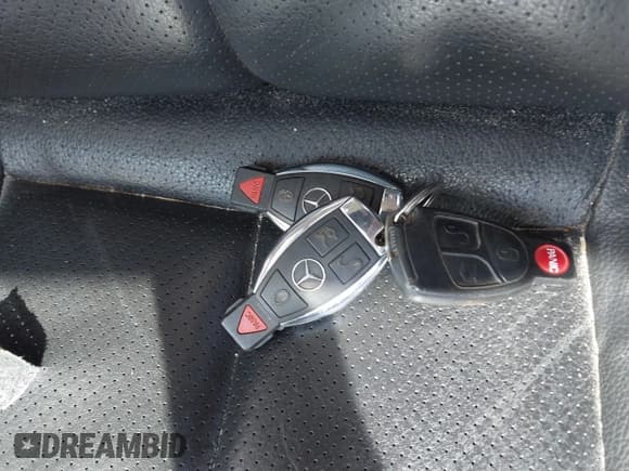 ✅ 2005 Mercedes-Benz E 320 • VIN: WDBUF82JX5X167046 • Лот: 42896493. Опубликован ранее на IAAI с пробегом 165 458 миль. Бесплатный доступ к архиву аукционных продаж из США и подробный отчёт об истории автомобиля на DreamBid. Изображение 11.