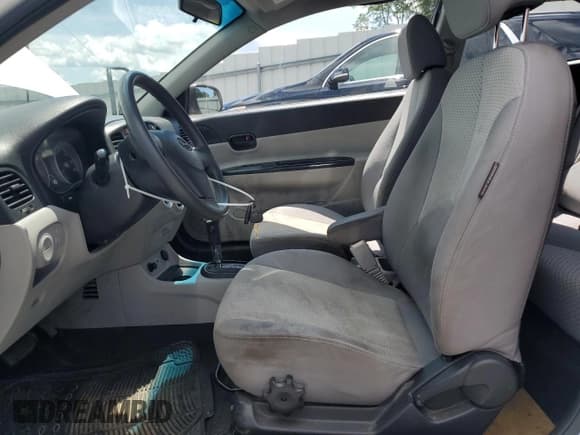 ✅ 2010 Hyundai Accent GS • VIN: KMHCM3AC2AU180034 • Лот: 60866855. Опубликован ранее на Copart с пробегом 196 494 миль. Бесплатный доступ к архиву аукционных продаж из США и подробный отчёт об истории автомобиля на DreamBid. Изображение 7.