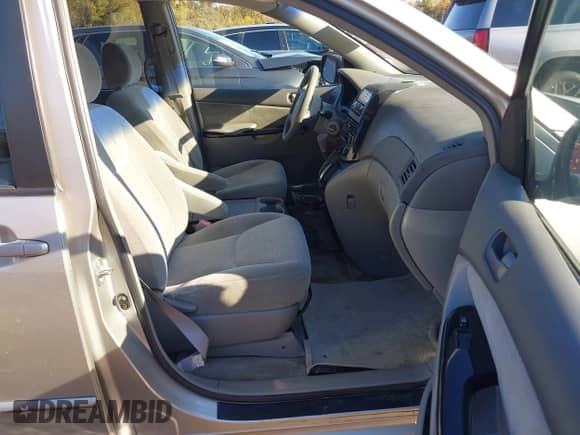 2005 Toyota Sienna LE z VIN 5TDZA23C65S337685, wystawiony jako IAAI lot #43573976 z przebiegiem 247 716 mil mil oraz . Historia ofert i sprzedaży dostępna na DreamBid. Obrazek 5.