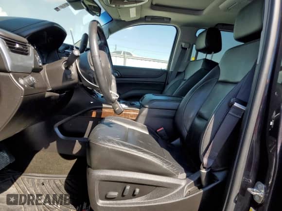 2017 Chevrolet Tahoe LT z VIN 1GNSCBKC7HR258470, wystawiony jako Copart lot #83969715 z przebiegiem 135 084 mil mil oraz Czysty tytuł • Clean title. Historia ofert i sprzedaży dostępna na DreamBid. Obrazek 7.