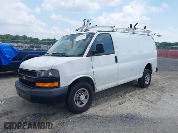 ✅ 2020 Chevrolet Express Cargo • VIN: 1GCZGGFG5L1170272 • Lot: 42577603. Listed on IAAI with 66,607 mi. Free auction sales archive from the USA and detailed vehicle history report at DreamBid. Image 17.