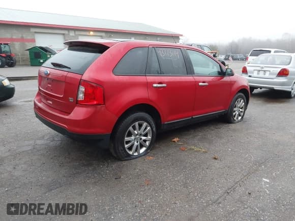 ✅ 2011 Ford Edge SEL • VIN: 2FMDK4JCXBBB15648 • Lot: 43773114. Wystawiony na IAAI z przebiegiem 104 998 mil. Bezpłatny archiwum sprzedaży aukcyjnych z USA i szczegółowy raport historii pojazdu na DreamBid. Zdjęcie 4.