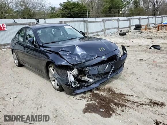 ✅ 2015 BMW 3 Series 328i xDrive • VIN: WBA3B5G53FNS17881 • Lot: 51799995. Wystawiony na Copart z przebiegiem 176 481 mil. Bezpłatny archiwum sprzedaży aukcyjnych z USA i szczegółowy raport historii pojazdu na DreamBid. Zdjęcie 11.