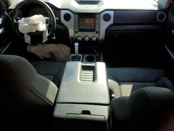 ✅ 2015 Toyota Tundra SR • VIN: 5TFUY5F16FX464997 • Lot: 82580885. Wystawiony na Copart z przebiegiem 187 201 mil. Bezpłatny archiwum sprzedaży aukcyjnych z USA i szczegółowy raport historii pojazdu na DreamBid. Zdjęcie 8.