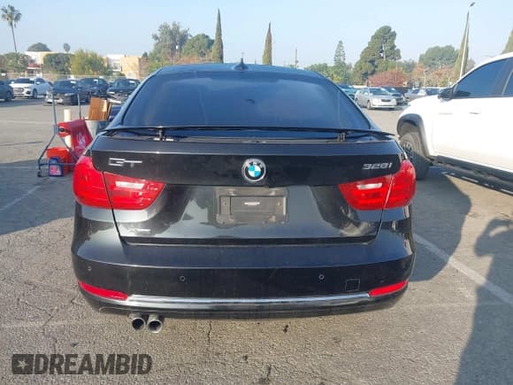 ✅ 2014 BMW 3 Series 328i Gran Turismo xDrive • VIN: WBA3X5C58ED558379 • Лот: 43800401. Опубликован ранее на IAAI с пробегом 117 727 миль. Бесплатный доступ к архиву аукционных продаж из США и подробный отчёт об истории автомобиля на DreamBid. Изображение 16.