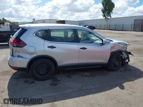 ✅ 2018 Nissan Rogue SV • VIN: KNMAT2MT6JP540232 • Lot: 43459291. Wystawiony na IAAI z przebiegiem 45 451 mil. Bezpłatny archiwum sprzedaży aukcyjnych z USA i szczegółowy raport historii pojazdu na DreamBid. Zdjęcie 14.