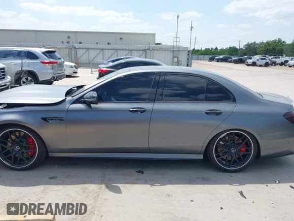 ✅ 2020 Mercedes-Benz E 63 S AMG • VIN: WDDZF8KB0LA708711 • Лот: 42023853. Опубликован ранее на IAAI с пробегом 38 087 миль. Бесплатный доступ к архиву аукционных продаж из США и подробный отчёт об истории автомобиля на DreamBid. Изображение 15.