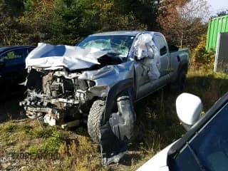 ✅ 2017 Toyota Tacoma SR5 • VIN: 5TFSZ5AN5HX073146 • Лот: 84374315. Опубликован ранее на Copart с пробегом Не указан. Бесплатный доступ к архиву аукционных продаж из США и подробный отчёт об истории автомобиля на DreamBid. Изображение 1.