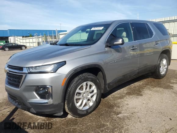 ✅ 2023 Chevrolet Traverse LS • VIN: 1GNERFKW8PJ228825 • Lot: 64940555. Wystawiony na Copart z przebiegiem 46 184 mil. Bezpłatny archiwum sprzedaży aukcyjnych z USA i szczegółowy raport historii pojazdu na DreamBid. Zdjęcie 1.