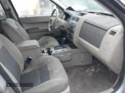 ✅ 2008 Ford Escape XLT • VIN: 1FMCU93158KB67072 • Lot: 43663793. Wystawiony na IAAI z przebiegiem Nie podano. Bezpłatny archiwum sprzedaży aukcyjnych z USA i szczegółowy raport historii pojazdu na DreamBid. Zdjęcie 5.