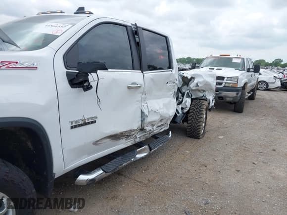 ✅ 2025 Chevrolet Silverado 2500HD LT • VIN: 2GC1KNEY7S1159342 • Лот: 42662011. Опубликован ранее на IAAI с пробегом 1 319 миль. Бесплатный доступ к архиву аукционных продаж из США и подробный отчёт об истории автомобиля на DreamBid. Изображение 6.