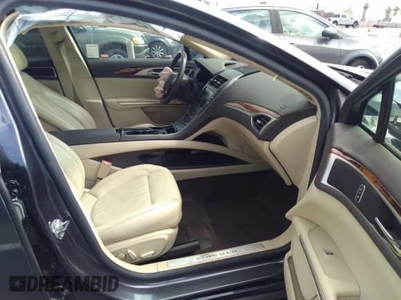 ✅ 2013 Lincoln MKZ Hybrid • VIN: 3LN6L2LU1DR826403 • Lot: 41656553. Wystawiony na IAAI z przebiegiem 137 596 mil. Bezpłatny archiwum sprzedaży aukcyjnych z USA i szczegółowy raport historii pojazdu na DreamBid. Zdjęcie 5.