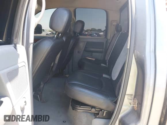 2006 Dodge 3500 SLT z VIN 3D7LX38C36G253557, wystawiony jako IAAI lot #42478965 z przebiegiem 287 552 mil mil oraz . Historia ofert i sprzedaży dostępna na DreamBid. Obrazek 8.