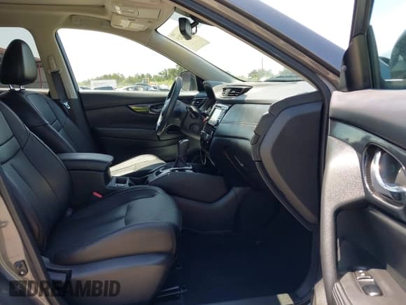 ✅ 2017 Nissan Rogue SV • VIN: 5N1AT2MT7HC855814 • Lot: 42972829. Listed on IAAI with 80,195 mi. Free auction sales archive from the USA and detailed vehicle history report at DreamBid. Image 5.