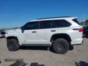 ✅ 2023 Toyota Sequoia SR5 • VIN: 7SVAAABA4PX013371 • Лот: 41406258. Опубликован ранее на IAAI с пробегом 11 776 миль. Бесплатный доступ к архиву аукционных продаж из США и подробный отчёт об истории автомобиля на DreamBid. Изображение 15.