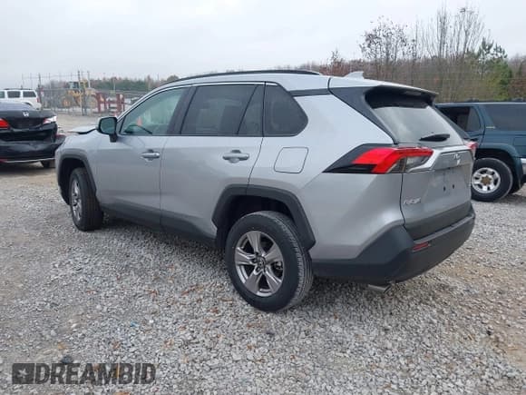 ✅ 2025 Toyota RAV4 XLE • VIN: 2T3W1RFV9SC330556 • Лот: 43722934. Опубликован ранее на IAAI с пробегом 15 637 миль. Бесплатный доступ к архиву аукционных продаж из США и подробный отчёт об истории автомобиля на DreamBid. Изображение 3.