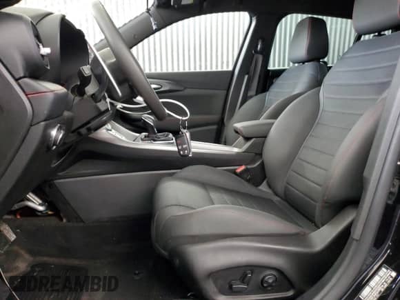 2024 Dodge Hornet R/T z VIN ZACPDFCW4R3A33958, wystawiony jako Copart lot #66137165 z przebiegiem 30 225 mil mil oraz Nie do naprawy • Non repairable. Historia ofert i sprzedaży dostępna na DreamBid. Obrazek 7.