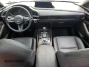 ✅ 2022 Mazda CX-30 Premium Plus • VIN: 3MVDMBEYXNM459264 • Lot: 64426684. Wystawiony na Copart z przebiegiem 32 887 mil. Bezpłatny archiwum sprzedaży aukcyjnych z USA i szczegółowy raport historii pojazdu na DreamBid. Zdjęcie 8.