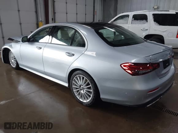 ✅ 2022 Mercedes-Benz E 350 • VIN: W1KZF8EB0NB053216 • Lot: 41888268. Listed on IAAI with 17,652 mi. Free auction sales archive from the USA and detailed vehicle history report at DreamBid. Image 3.