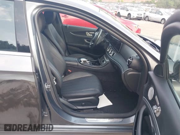 ✅ 2019 Mercedes-Benz E 300 • VIN: WDDZF4KB1KA643178 • Lot: 42868877. Wystawiony na IAAI z przebiegiem 40 654 mil. Bezpłatny archiwum sprzedaży aukcyjnych z USA i szczegółowy raport historii pojazdu na DreamBid. Zdjęcie 5.