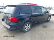 ✅ 2010 Volkswagen Routan SE • VIN: 2V4RW3D19AR272599 • Lot: 43080557. Listed on IAAI with 228,929 mi. Free auction sales archive from the USA and detailed vehicle history report at DreamBid. Image 4.