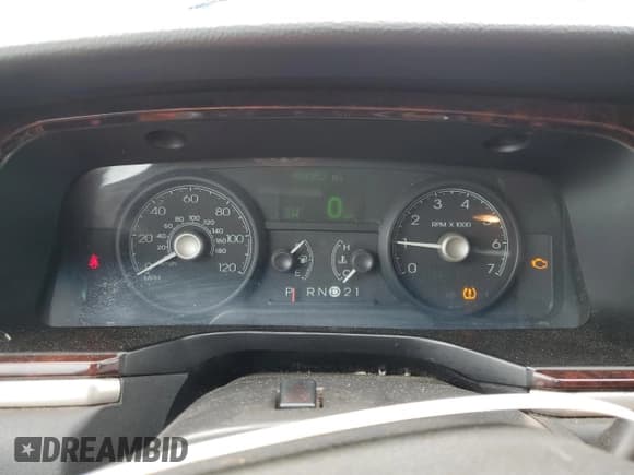 ✅ 2011 Lincoln Town Car Executive L • VIN: 2LNBL8EV2BX765357 • Lot: 57091155. Listed on Copart with 458,952 mi. Free auction sales archive from the USA and detailed vehicle history report at DreamBid. Image 9.