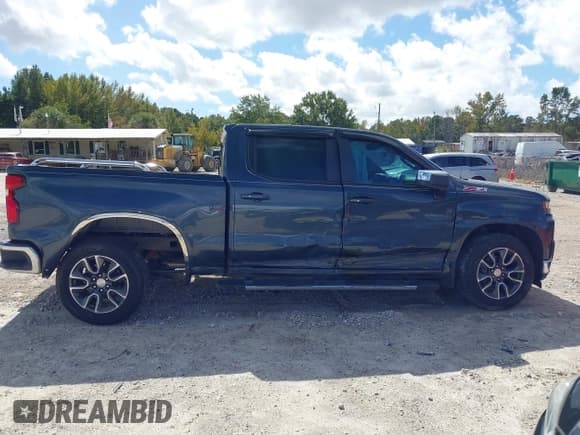 ✅ 2019 Chevrolet Silverado 1500 LT • VIN: 3GCUYDED5KG292241 • Lot: 43396399. Wystawiony na IAAI z przebiegiem 121 506 mil. Bezpłatny archiwum sprzedaży aukcyjnych z USA i szczegółowy raport historii pojazdu na DreamBid. Zdjęcie 13.