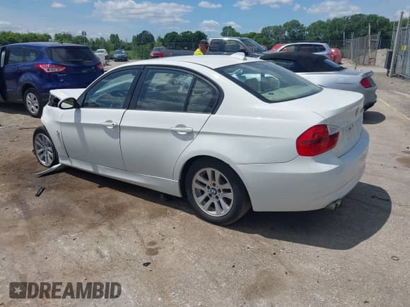 ✅ 2006 BMW 3 Series 325xi • VIN: WBAVD13556KV10507 • Лот: 42515516. Опубликован ранее на IAAI с пробегом 159 034 миль. Бесплатный доступ к архиву аукционных продаж из США и подробный отчёт об истории автомобиля на DreamBid. Изображение 3.
