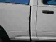 2017 Ram 1500 Tradesman z VIN 3C6JR6AG7HG786984, wystawiony jako Copart lot #81942525 z przebiegiem 118 280 mil mil oraz Szkoda całkowita • Salvage title. Historia ofert i sprzedaży dostępna na DreamBid. Obrazek 10.