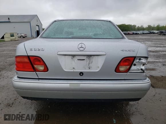 ✅ 1999 Mercedes-Benz E 320 • VIN: WDBJF82H1XX024764 • Lot: 55839215. Wystawiony na Copart z przebiegiem 131 039 mil. Bezpłatny archiwum sprzedaży aukcyjnych z USA i szczegółowy raport historii pojazdu na DreamBid. Zdjęcie 6.