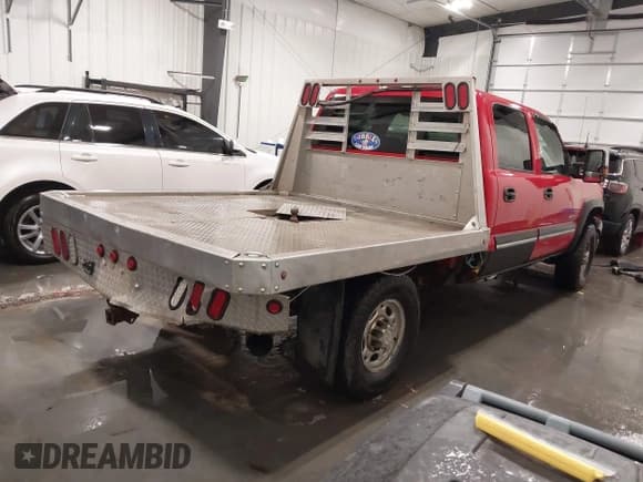 ✅ 2005 Chevrolet Silverado 2500HD LS • VIN: 1GCHK23235F812421 • Lot: 42096187. Wystawiony na IAAI z przebiegiem 328 958 mil. Bezpłatny archiwum sprzedaży aukcyjnych z USA i szczegółowy raport historii pojazdu na DreamBid. Zdjęcie 4.