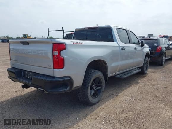 ✅ 2019 Chevrolet Silverado 1500 LT Trail Boss • VIN: 1GCPYFED9KZ260613 • Lot: 42157001. Wystawiony na IAAI z przebiegiem 99 039 mil. Bezpłatny archiwum sprzedaży aukcyjnych z USA i szczegółowy raport historii pojazdu na DreamBid. Zdjęcie 4.