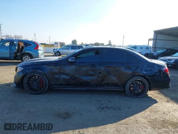 ✅ 2020 Mercedes-Benz E 63 S AMG • VIN: WDDZF8KB9LA748334 • Lot: 41318226. Wystawiony na IAAI z przebiegiem 43 135 mil. Bezpłatny archiwum sprzedaży aukcyjnych z USA i szczegółowy raport historii pojazdu na DreamBid. Zdjęcie 6.