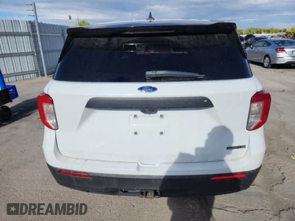 ✅ 2021 Ford Police Interceptor Utility • VIN: 1FM5K8AC0MNA12516 • Lot: 86600145. Wystawiony na Copart z przebiegiem 23 046 mil. Bezpłatny archiwum sprzedaży aukcyjnych z USA i szczegółowy raport historii pojazdu na DreamBid. Zdjęcie 6.