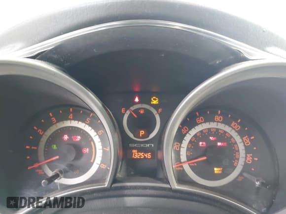 ✅ 2013 Scion tC • VIN: JTKJF5C70D3056557 • Lot: 43711854. Wystawiony na IAAI z przebiegiem 132 546 mil. Bezpłatny archiwum sprzedaży aukcyjnych z USA i szczegółowy raport historii pojazdu na DreamBid. Zdjęcie 7.