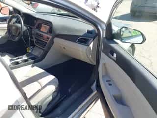 2017 Hyundai Sonata Sport с VIN 5NPE34AF8HH521280, выставлен на аукционе IAAI как лот 43405120 с пробегом 85 634 миль миль и . История ставок и продаж доступна на DreamBid. Изображение 5.