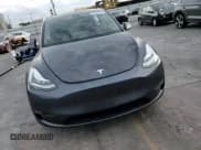 ✅ 2022 Tesla Model Y Long Range • VIN: 7SAYGDEE3NF360692 • Lot: 92936175. Wystawiony na Copart z przebiegiem 28 148 mil. Bezpłatny archiwum sprzedaży aukcyjnych z USA i szczegółowy raport historii pojazdu na DreamBid. Zdjęcie 14.