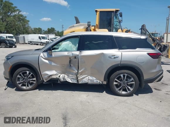 ✅ 2024 Infiniti QX60 Luxe • VIN: 5N1DL1FR3RC346815 • Lot: 42186194. Listed on IAAI with 4,171 mi. Free auction sales archive from the USA and detailed vehicle history report at DreamBid. Image 13.