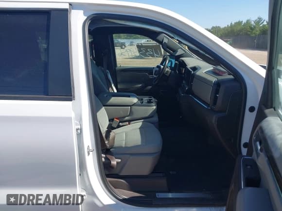 ✅ 2022 Chevrolet Silverado 1500 RST • VIN: 3GCUDEEDXNG634773 • Lot: 43339956. Wystawiony na IAAI z przebiegiem 77 414 mil. Bezpłatny archiwum sprzedaży aukcyjnych z USA i szczegółowy raport historii pojazdu na DreamBid. Zdjęcie 5.