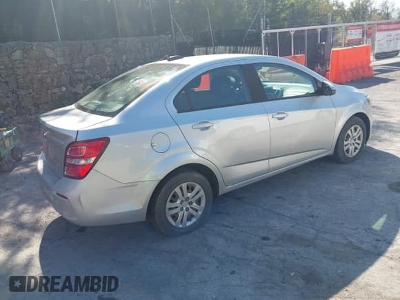 ✅ 2017 Chevrolet Sonic LS • VIN: 1G1JB5SG5H4174777 • Lot: 43215954. Listed on IAAI with 154,486 mi. Free auction sales archive from the USA and detailed vehicle history report at DreamBid. Image 4.