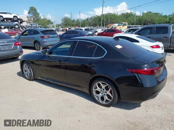 ✅ 2021 Alfa Romeo Giulia Ti Sport • VIN: ZARFAMBN2M7649941 • Lot: 41912686. Listed on IAAI with 77,626 mi. Free auction sales archive from the USA and detailed vehicle history report at DreamBid. Image 14.