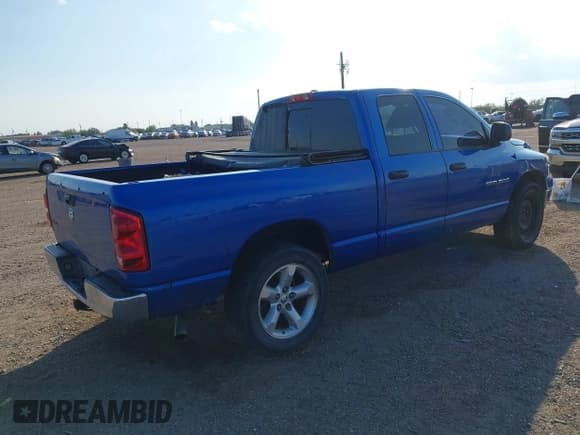 ✅ 2007 Dodge 1500 ST • VIN: 1D7HA18P97S246654 • Lot: 43452282. Wystawiony na IAAI z przebiegiem 221 779 mil. Bezpłatny archiwum sprzedaży aukcyjnych z USA i szczegółowy raport historii pojazdu na DreamBid. Zdjęcie 4.