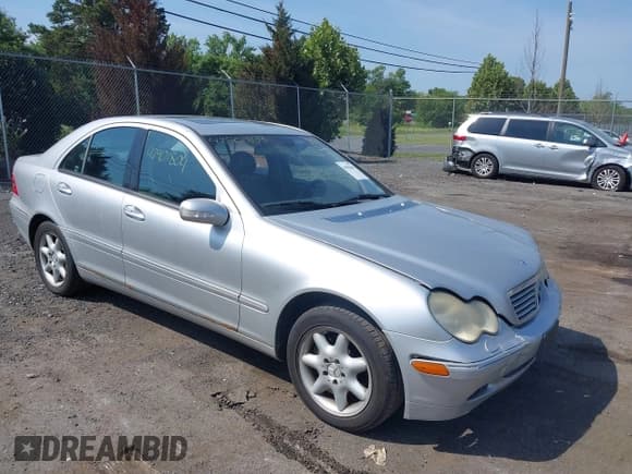 ✅ 2002 Mercedes-Benz C 230/260/280/320 • VIN: WDBRF64J42E008165 • Lot: 42901804. Wystawiony na IAAI z przebiegiem 229 485 mil. Bezpłatny archiwum sprzedaży aukcyjnych z USA i szczegółowy raport historii pojazdu na DreamBid. Zdjęcie 1.