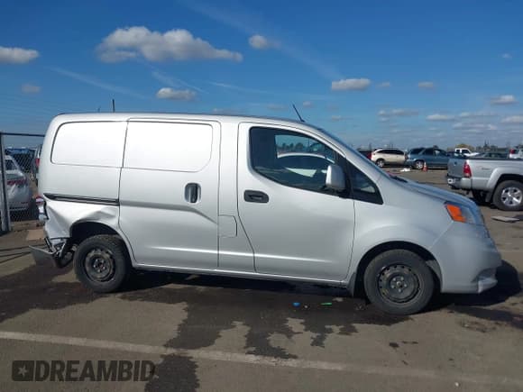 ✅ 2018 Nissan NV200 SV • VIN: 3N6CM0KN0JK700490 • Lot: 43640303. Wystawiony na IAAI z przebiegiem 136 740 mil. Bezpłatny archiwum sprzedaży aukcyjnych z USA i szczegółowy raport historii pojazdu na DreamBid. Zdjęcie 13.