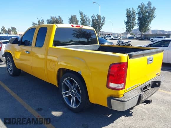 2008 GMC Sierra 1500 SLE1 with VIN 1GTEK19C68Z219801, listed as a IAAI auction lot 43472446 with 200,189 mi miles and . Bid and sale history available at DreamBid. Image 3.